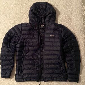 Men’s medium Patagonia down hooded jacket